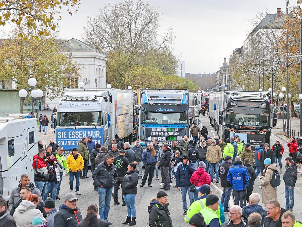 Lkw-Demo in Wiesbaden: Lautes Hupen, ruhiger Verlauf