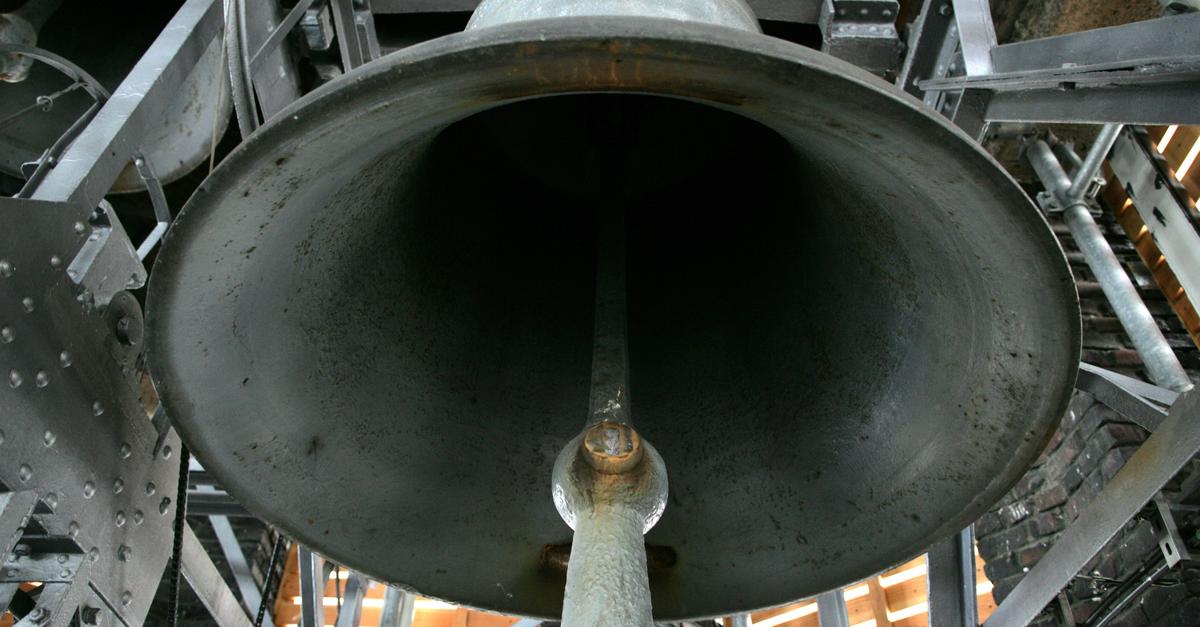 Kirchenglocken läuten für den Frieden