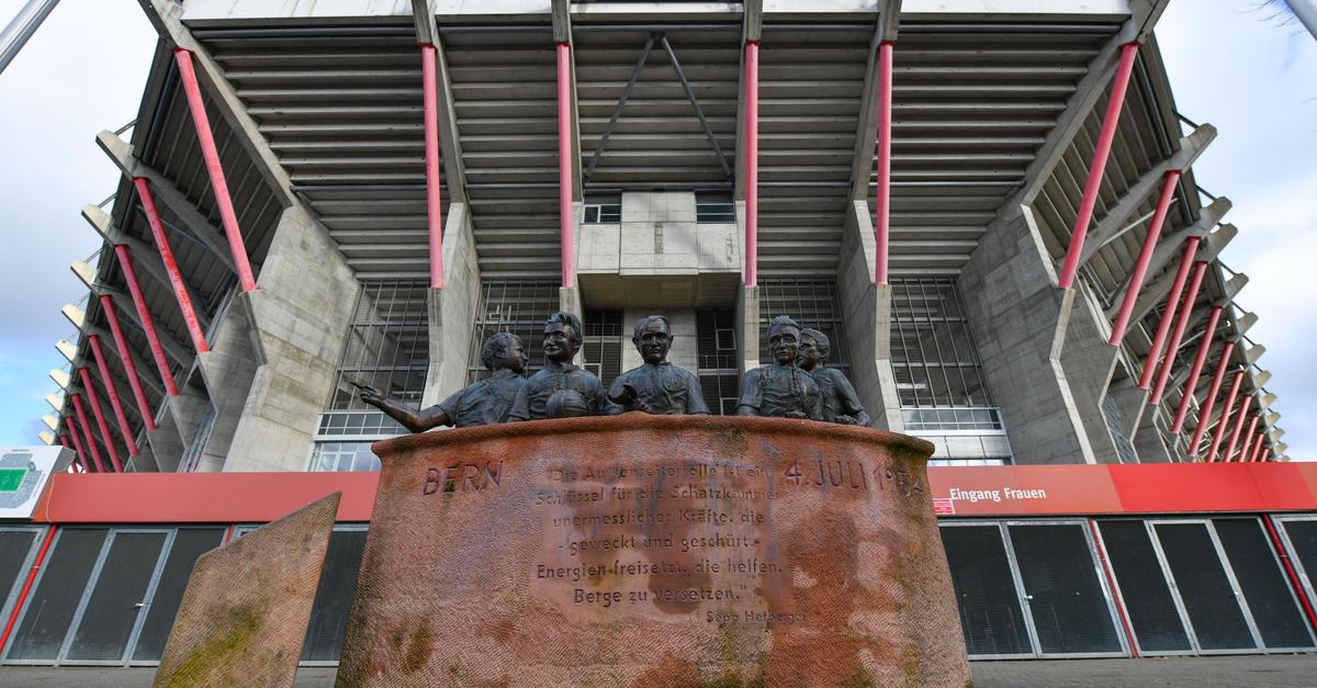 Besondere-Geste-Kieler-ehren-Weltmeister-Walter