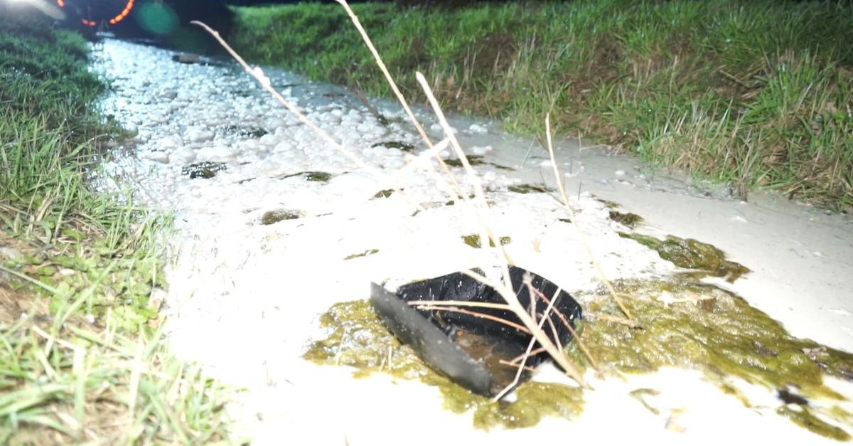 Lastwagen-kippt-um-und-vergie-t-Tausende-Liter-Milch