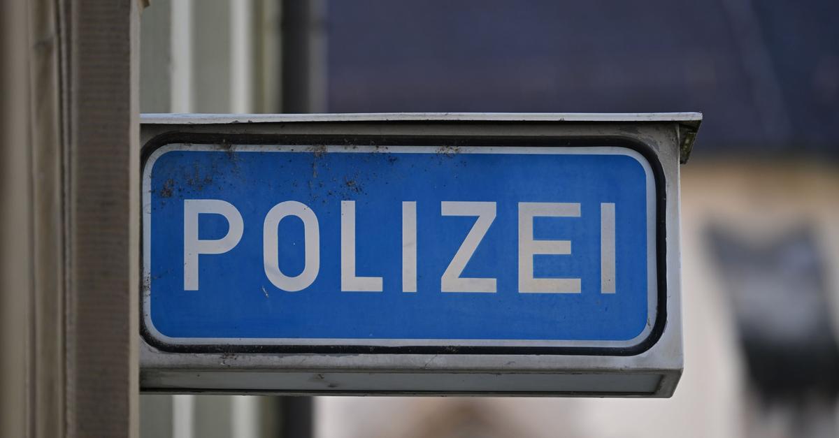 Autofahrer-macht-Pause-zum-Ausn-chtern-auf-Gr-nstreifen