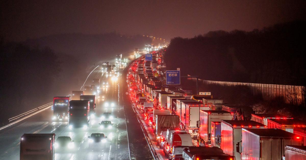 Schneefall-legt-Hessen-lahm-Verkehrschaos-und-Flugausf-lle