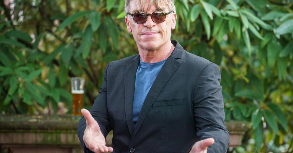 Andr-Eisermann-spielt-die-Zeit-Wird-sehr-stark-