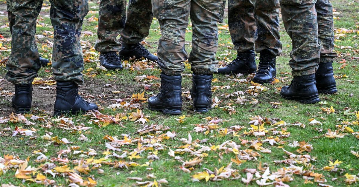 18-J-hrige-bekommen-Post-von-der-Bundeswehr