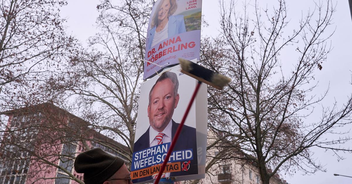 Wahlkampf-geht-in-hei-e-Phase-Plakate-werden-aufgeh-ngt