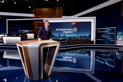 In der ZDF-Sendung „Aktenzeichen XY“ mit Moderator Rudi Cerne werden regelmäßig auch Vermisstenfälle nachgestellt.