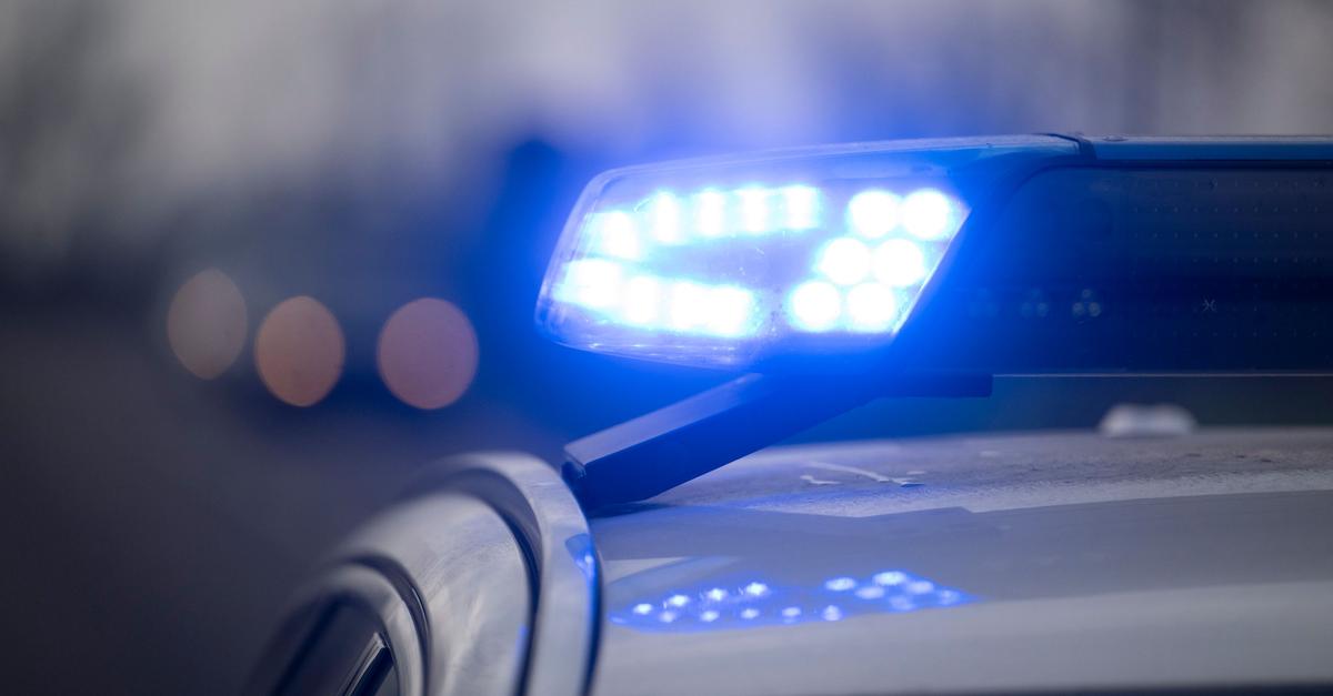 Mann-greift-Mitbewohner-mit-K-chenmesser-an