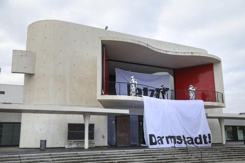 Beim Staatstheater Darmstadt gilt auch weiterhin 3G, wobei das Große Haus mit seinen 956 Sitzen restlos gefüllt werden kann. Archivbild: Guido Schiek