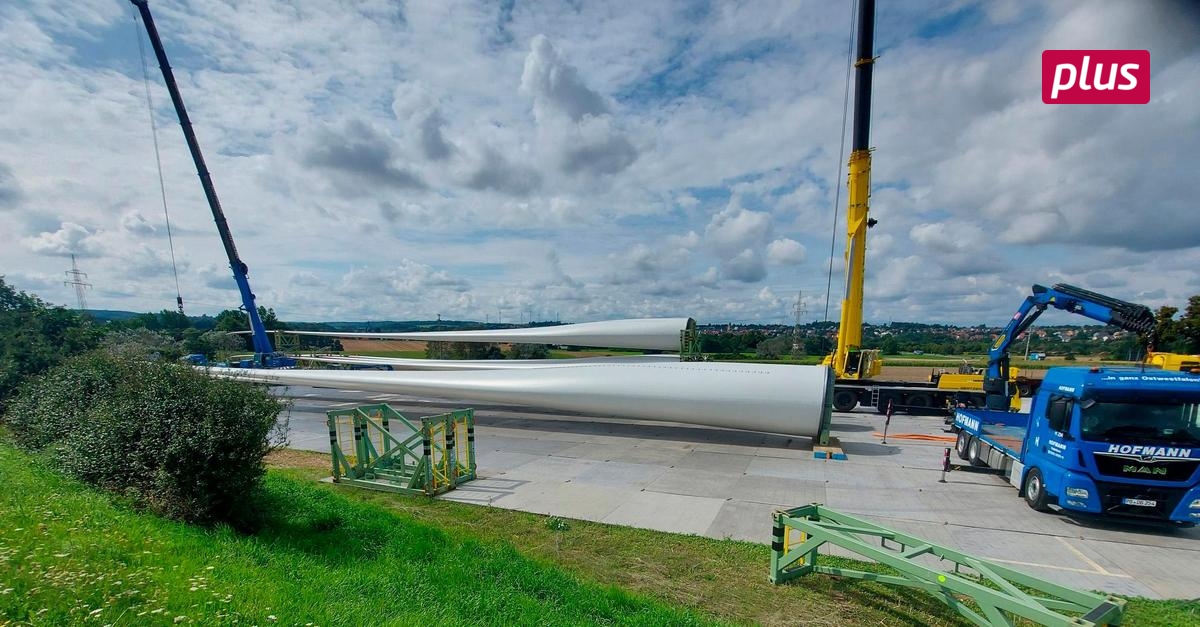 Rotorblätter-Transport in 60 Metern Höhe über Alsfeld