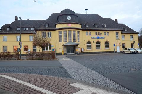Seit 2013 ist der barrierefreie Ausbau des Bahnhofs in Alsfeld Thema. Nun verschiebt die Bahn den geplanten Baubeginn von 2024 in das Jahr 2026. © Günther Krämer