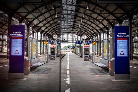 Tote Hose im Hauptbahnhof Wiesbaden - noch. Ab dem 22. Dezember sollen die Züge wieder fahren. Foto: Lukas Görlach  