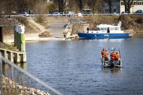 Im März starb bei dem Bootsbrand im Schiersteiner Hafen ein Mädchen.  Archivfoto: Lukas Görlach
