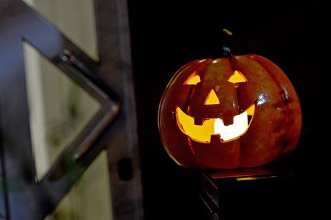 Halloween in Wiesbaden: In diesem Jahr dürfen wieder alle Kinder zum "Tick or Treat" in die US-Wohngebiete.  Symbolfoto: dpa