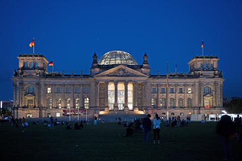 Wie es im Bundestag weitergehen soll, das beschäftigt auch die Wiesbadener Politprominenz. Archivfoto: dpa
