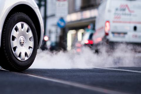2035 soll der CO2-Rückgang zu 2021 volle 100 Prozent erreichen, de facto bedeutet dies dann "Null-Emissionen" für alle neu zugelassenen Wagen. Das hat die EU-Kommission beschlossen. Symbolfoto: dpa