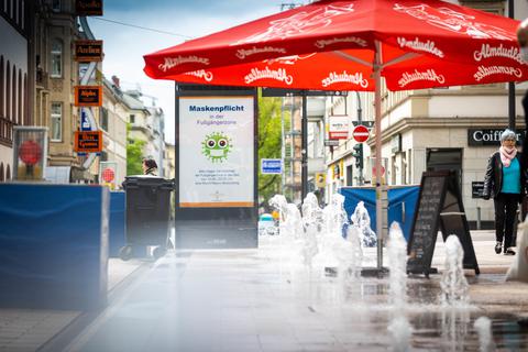 Wiesbadens Einzelhändler werden für den Rest des Jahres von den Gebühren für Werbeständer befreit.  Foto: Lukas Görlach