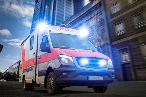 rettungswagen; arzt; notarzt; hilfe; rettungsdienst; krankenwagen; doktor; notfall; blaulicht; krankentransport; rettung; rettungssanitäter; rtw; unfallretter; verkehrsunfall; rettungstransport; diagnose; erste hilfe; amulanz; sanitäter; 112