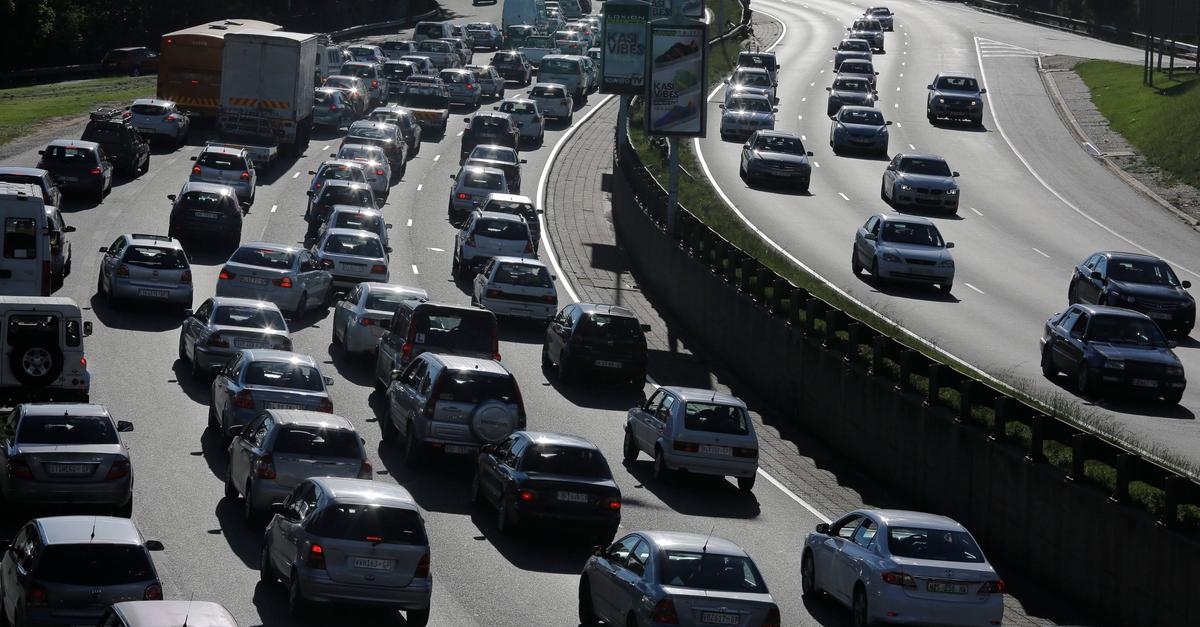 Zw-lf-Sch-ler-bei-Busunfall-in-S-dafrika-get-tet