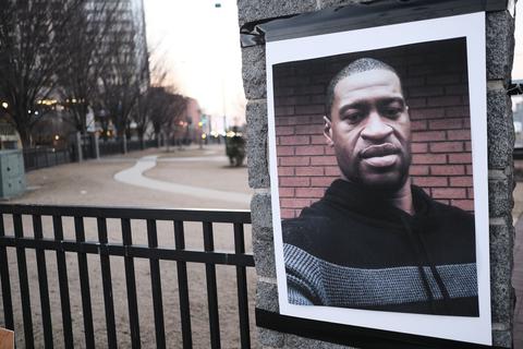 Fast ein Jahr nach der Tötung des unbewaffneten Afroamerikaners George Floyd bei einem Polizeieinsatz hat in Minneapolis, USA, der Prozess gegen den weißen Hauptangeklagten Chauvin begonnen.  Foto: dpa