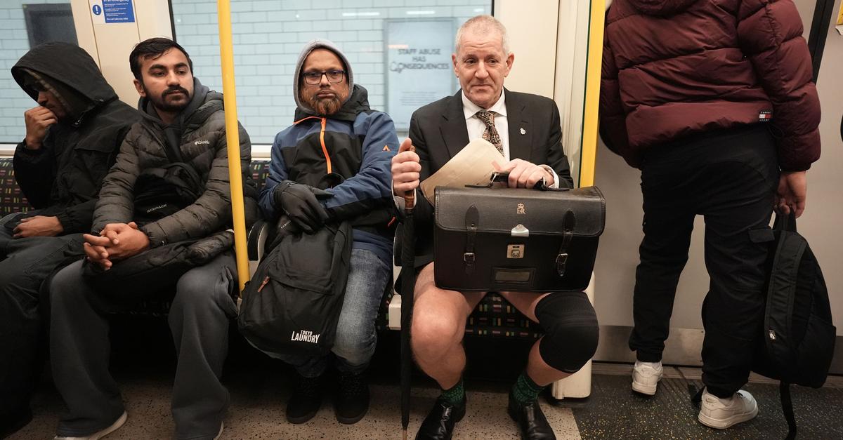 Als-w-re-es-ein-Versehen-Londoner-ohne-Hose-in-der-U-Bahn