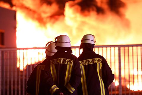 Warum das Feuer beim Papierrecycling-Unternehmen Uriel Papierrohstoffe in Diez Anfang Juni ausgebrochen ist, wird nie abschließend geklärt werden können.  Archivfoto: Andreas Egenolf 