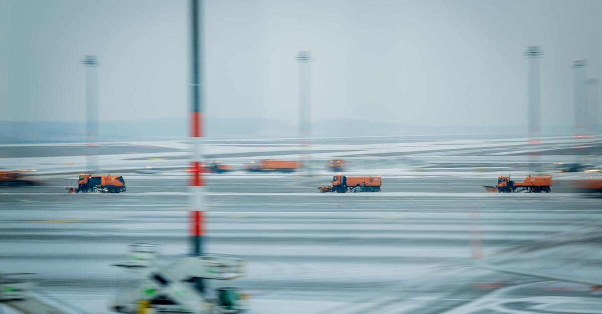 Blitzeis-am-BER-Flughafen-stellt-den-Betrieb-ein