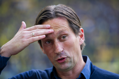 Bringt gegen Mainz 05 womöglich eine stark veränderte Startelf: Bayer-Trainer Roger Schmidt. Foto: dpa