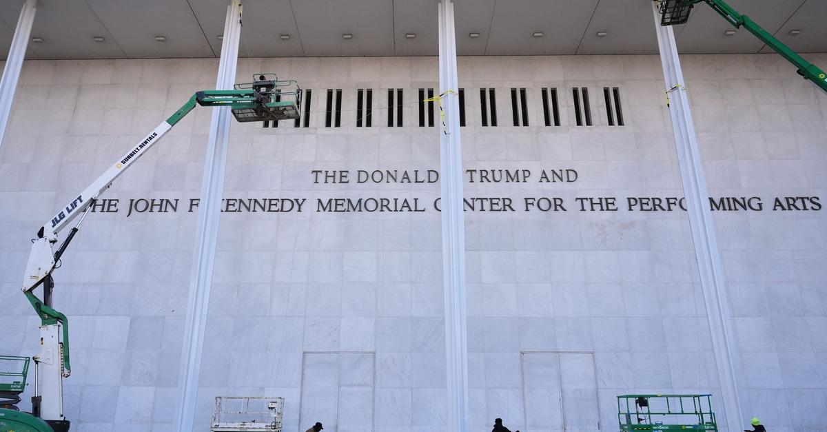 Wegen-Trump-Glass-sagt-Werk-Premiere-in-Kennedy-Center-ab