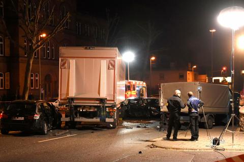 Nach einer Lkw-Attacke im vergangenen Oktober in Limburg hat die Staatsanwaltschaft Frankfurt einen 33-jährigen Mann angeklagt. Archivfoto: Margit Bach 