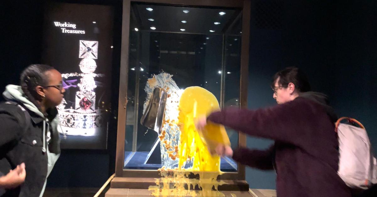 Essensanschlag-auf-die-Kronjuwelen-Protest-mit-Vanilleso-e