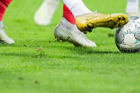 Bayer Leverkusen kämpft derzeit nicht nur um den Ball. Foto: Rolf Vennenbernd/dpa