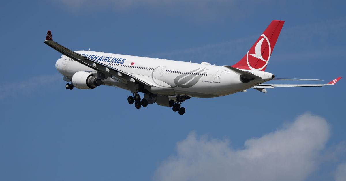 Notlandung-in-Barcelona-aus-Sorge-vor-Bombe