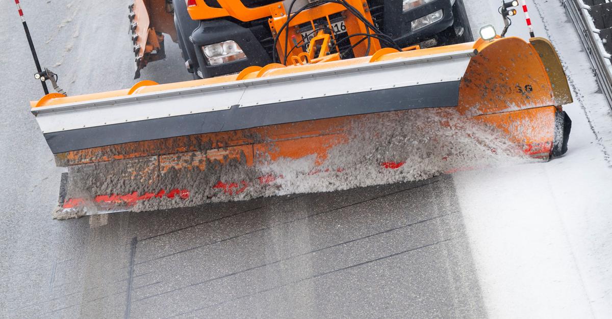 Schnee-sorgt-f-r-Laster-Lawine-auf-A5