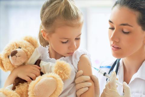 Beim Eintritt in den Kindergarten oder später in die Schule muss für Kinder ein Nachweis über die Masern-Schutzimpfung vorlegt werden. Foto: Konstantin Yuganov - adobe.stock