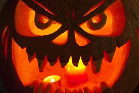 Halloween ohne Kürbis geht gar nicht. Nur wohin mit den klebrigen Fruchtresten? Foto: dpa