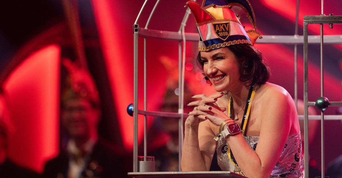 Mission-Karneval-Raumfahrtministerin-B-r-mit-Orden-geehrt