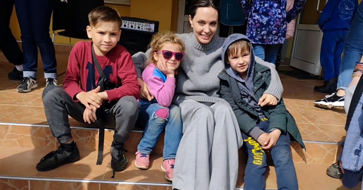 Hollywood-Star-Jolie-berichtet-von-Drohnengefahr-in-Ukraine