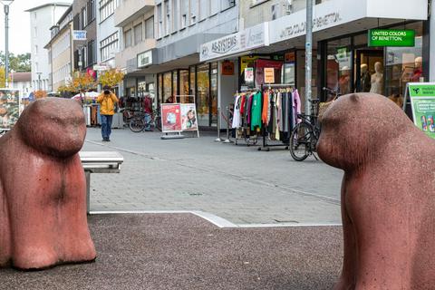 Ladeninhaber in der Innenstadt sind mit der Resonanz auf die IHK-Aktion zufrieden. Viele Kunden seien mit Rüsselsheim sehr verbunden.    Foto: Vollformat/Volker Dziemballa 