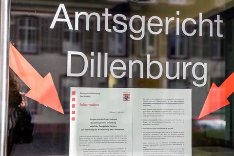 Die Corona-Pandemie betrifft auch die Justiz, das Amtsgericht Dillenburg ist nur noch eingeschränkt erreichbar.  Foto: Katrin Weber  