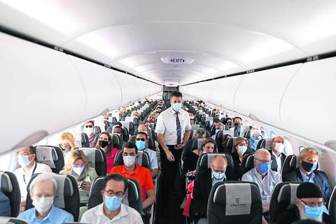 Dicht an dicht: Fluggäste müssen trotzdem keinen 2G plus-Nachweis erbringen. Foto: dpa