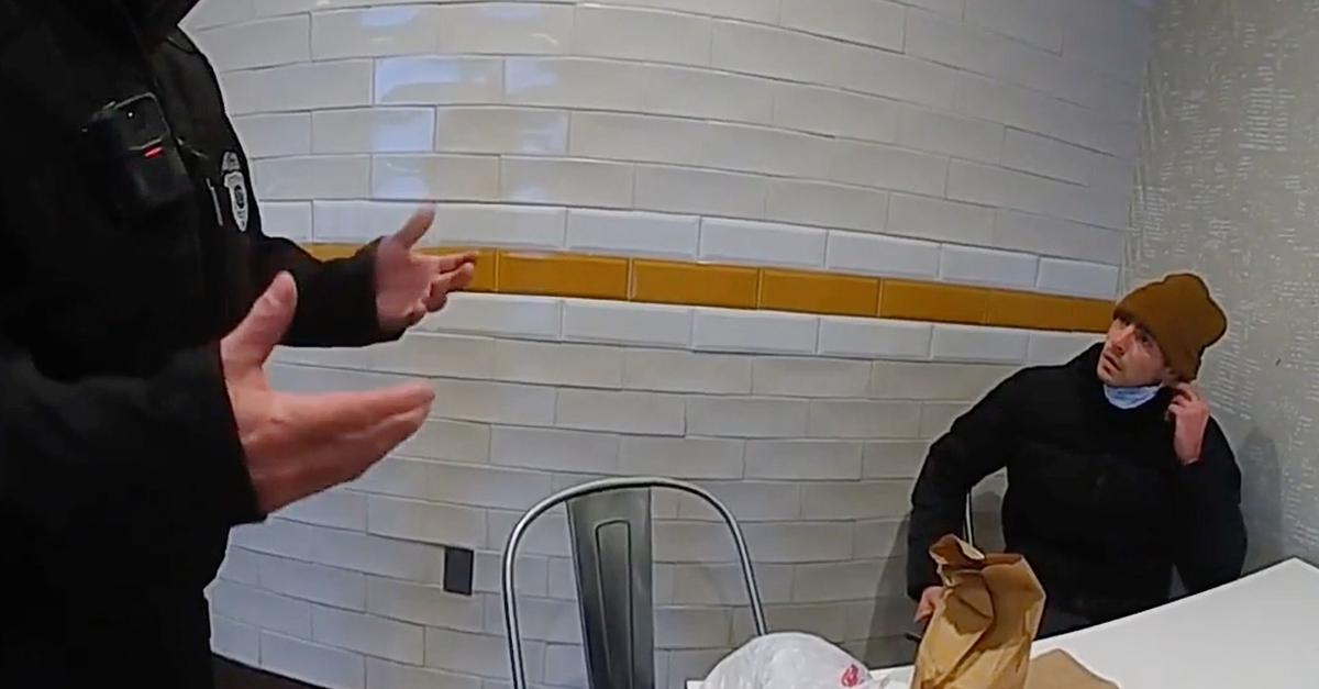 Video-zeigt-mutma-lichen-M-rder-Luigi-Mangione-vor-Festnahme