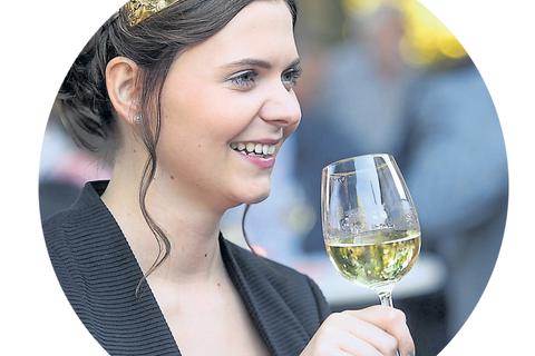 Die Rheinhessische Weinkönigin Lea Kopp. Foto: hbz / Michael Bahr
