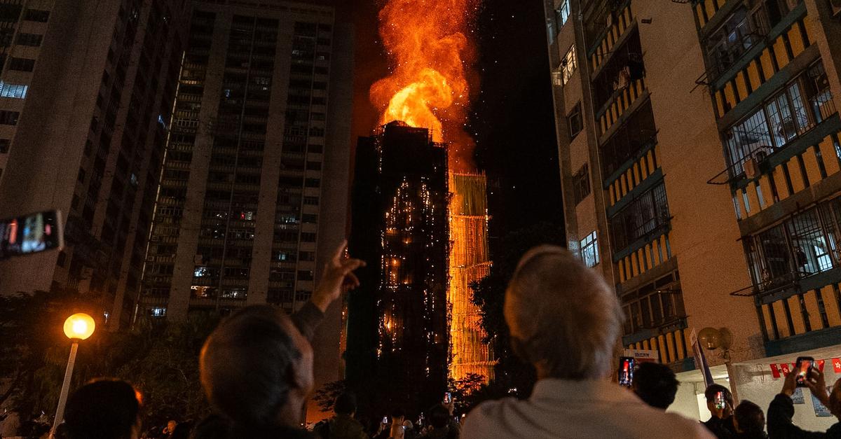 Hochhausbrand-in-Hongkong-Bislang-36-Tote-drei-Festnahmen