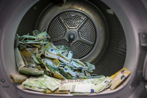 Geldwäsche - normalerweise ein Straftatbestand - ist bei zahlreichen Banknoten aus dem Überflutungsgebiet an der Ahr tatsächlich nötig. Foto: Bundesbank