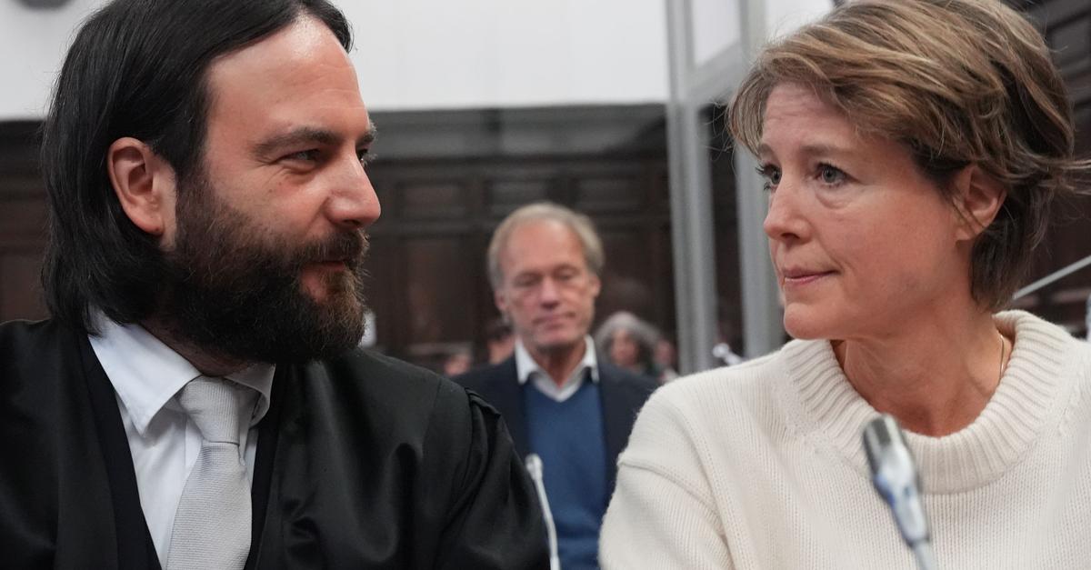 -Verfahren-wird-mit-H-rte-gef-hrt-Tr-nen-im-Block-Prozess