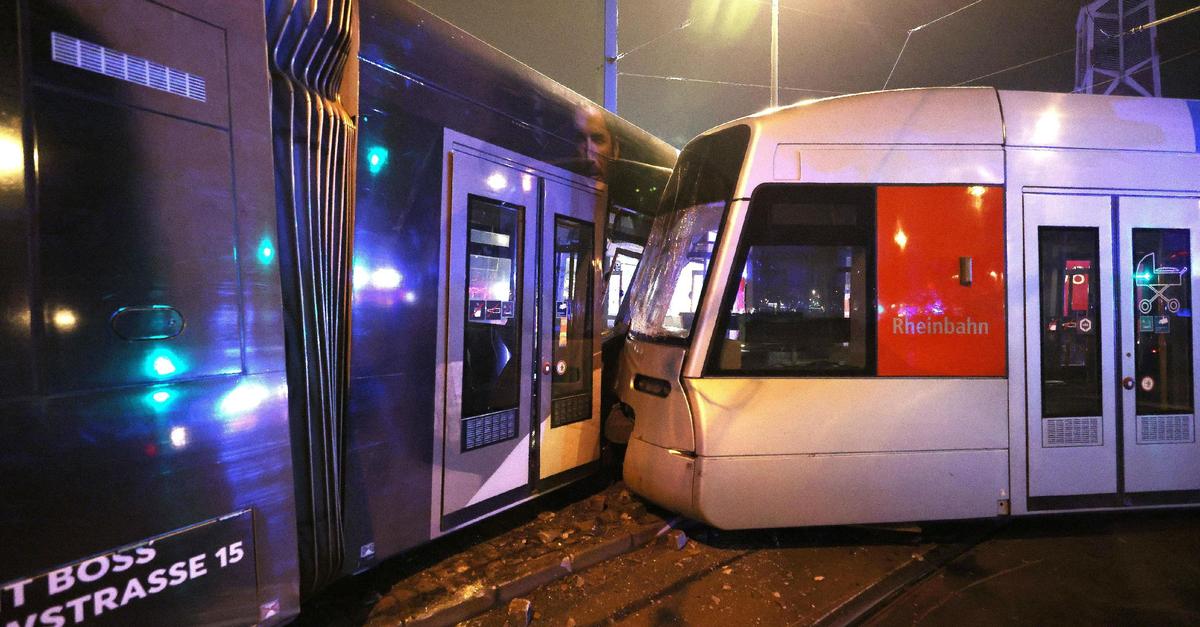 Stra-enbahn-in-D-sseldorf-entgleist-13-Verletzte