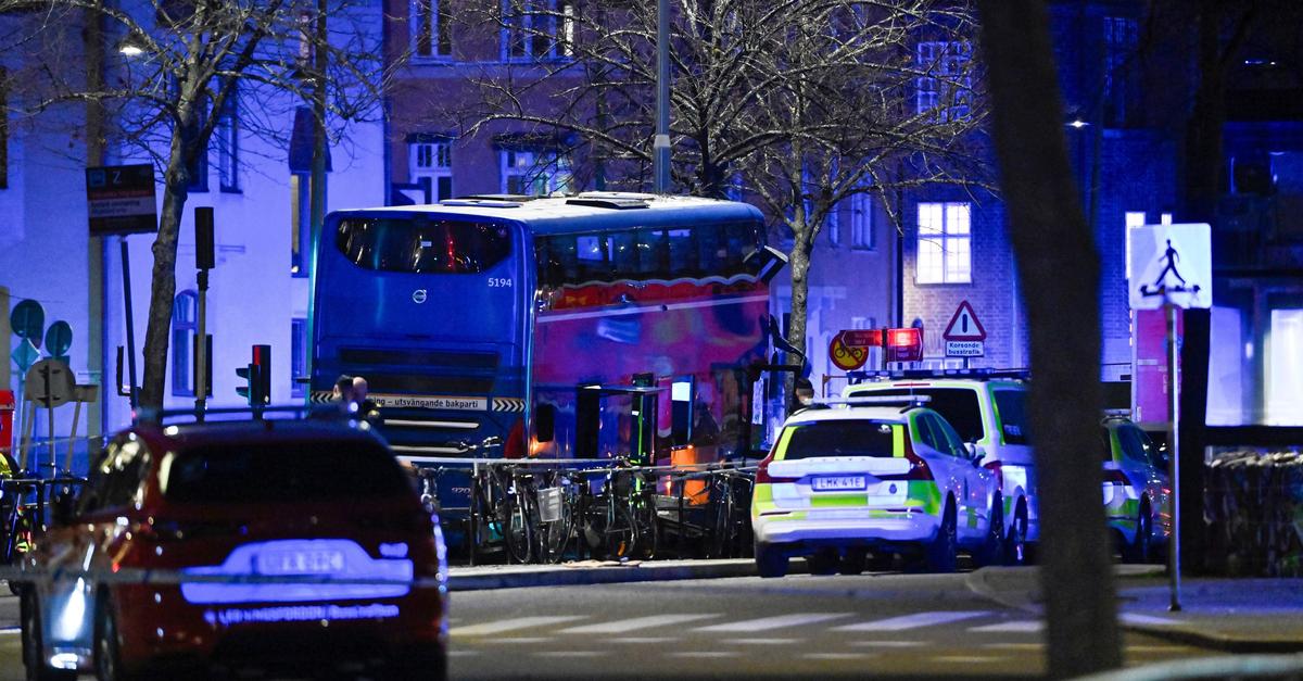 Tote-und-Verletzte-bei-schwerem-Busunfall-in-Stockholm