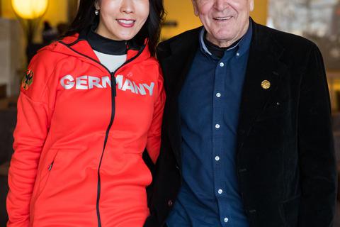 Gerhard Schröder mit Lebensgefährtin. Foto: dpa