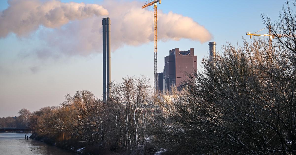 Nach-Brandanschlag-in-Berlin-soll-wieder-Strom-flie-en