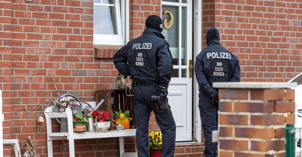 Terror charges against teenager: Right-wing group allegedly planned ...